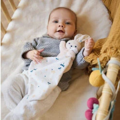 Kaloo Knuffeldoekje Konijn Carre Douceur Wit 5 Kaloo Knuffeldoekje Konijn Carre Douceur Wit -Speelgoed Serie Winkel KalooknuffeldoekjekonijnCarreDouceurwit08972000 6