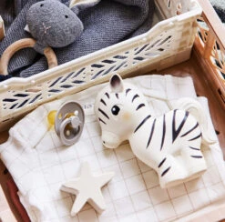 Petit Monkey Bad- En Bijtspeeltje Zippy 0 Mnd + -Speelgoed Serie Winkel petit monkey natuurrubber bad en bijtspeeltje zippy atmos